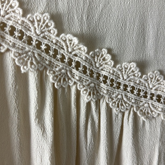 ASTR The Label Lace Peasant Top - Picture 3 of 9